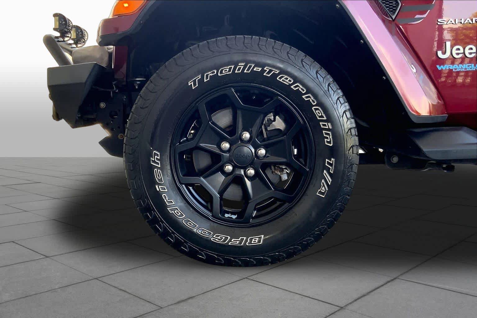 Used 2021 Jeep Wrangler Unlimited Sahara w/ Cold Weather Group AWD/4WD image 11