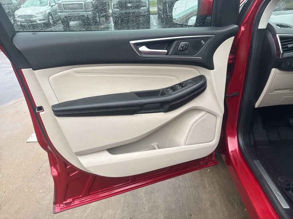 Certified 2022 Ford Edge Titanium w/ Class II Trailer Tow Package image 13