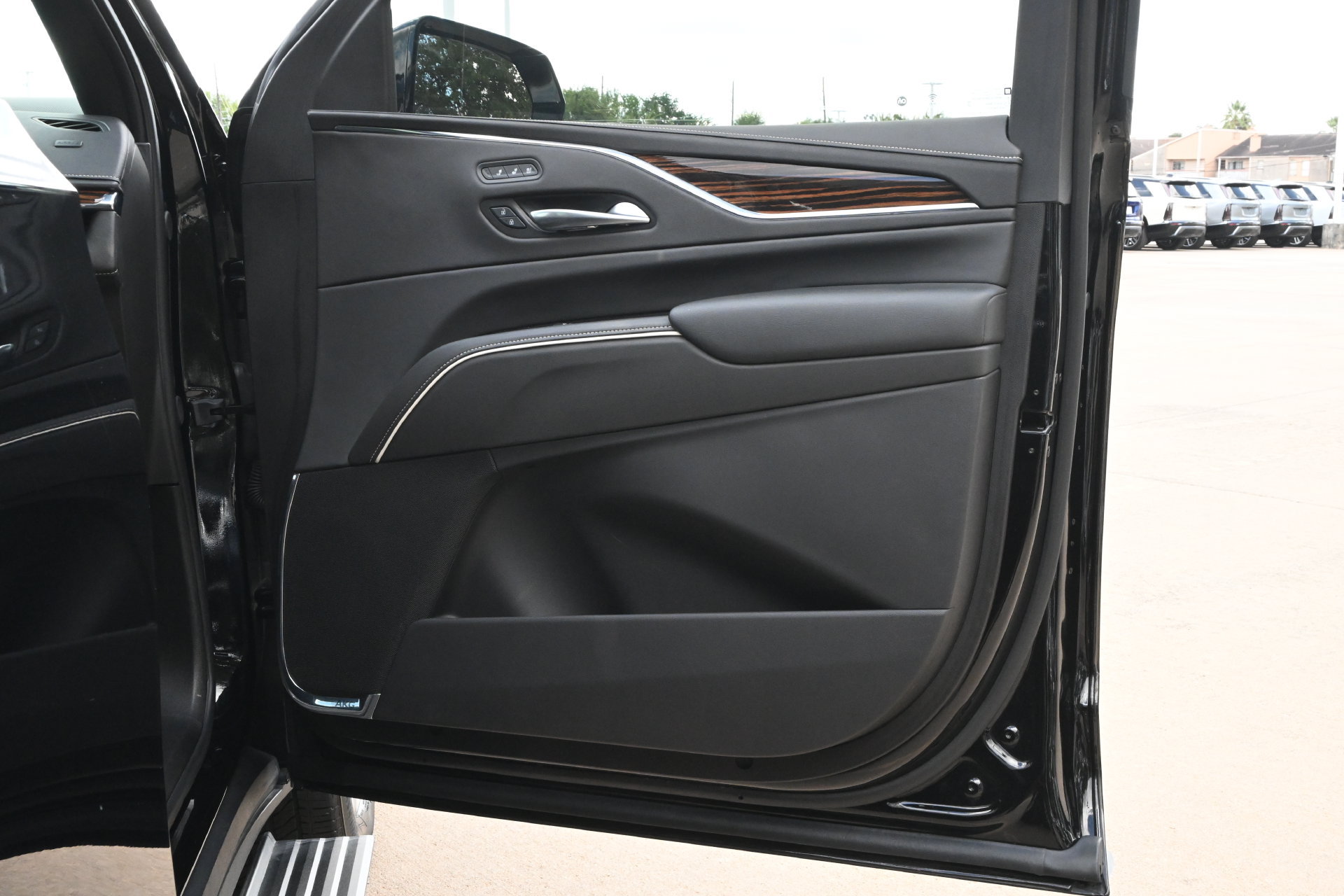 Certified 2024 Cadillac Escalade Premium Luxury w/ Performance Package AWD/4WD image 23