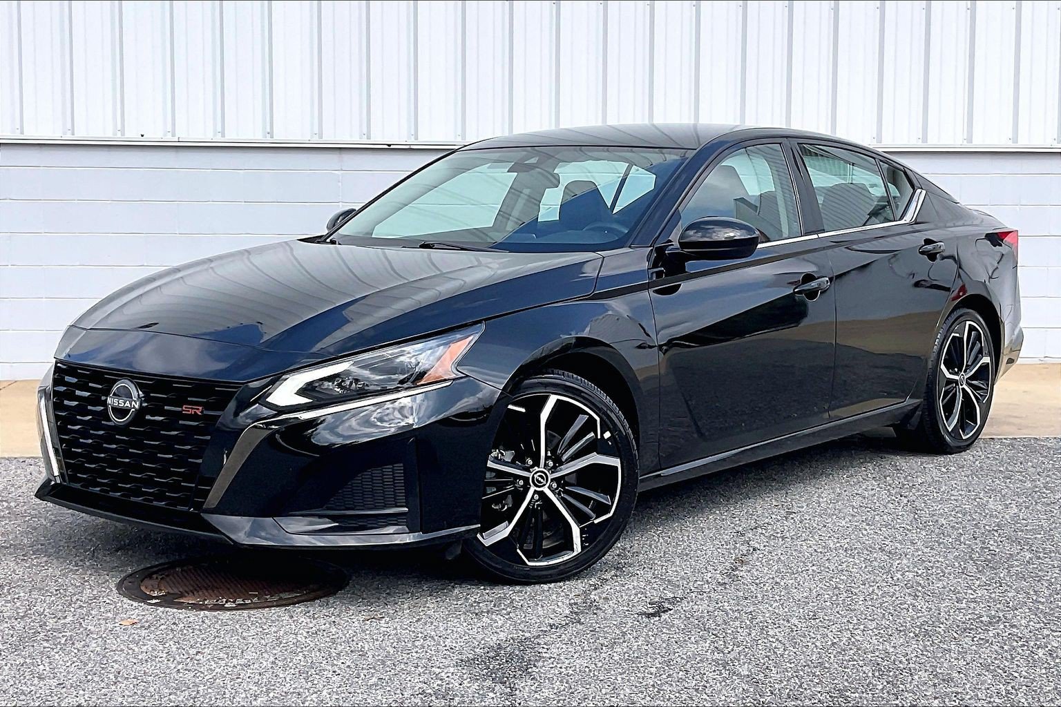 Used 2025 Nissan Altima 2.5 SR FWD image 2