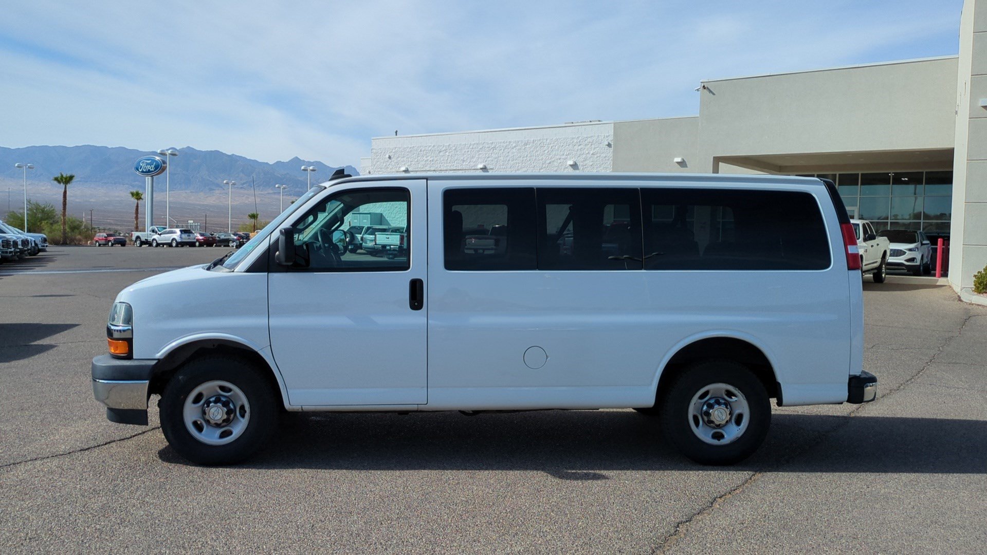 Used 2019 Chevrolet Express 2500 LT w/ LT Preferred Equipment Group RWD image 6