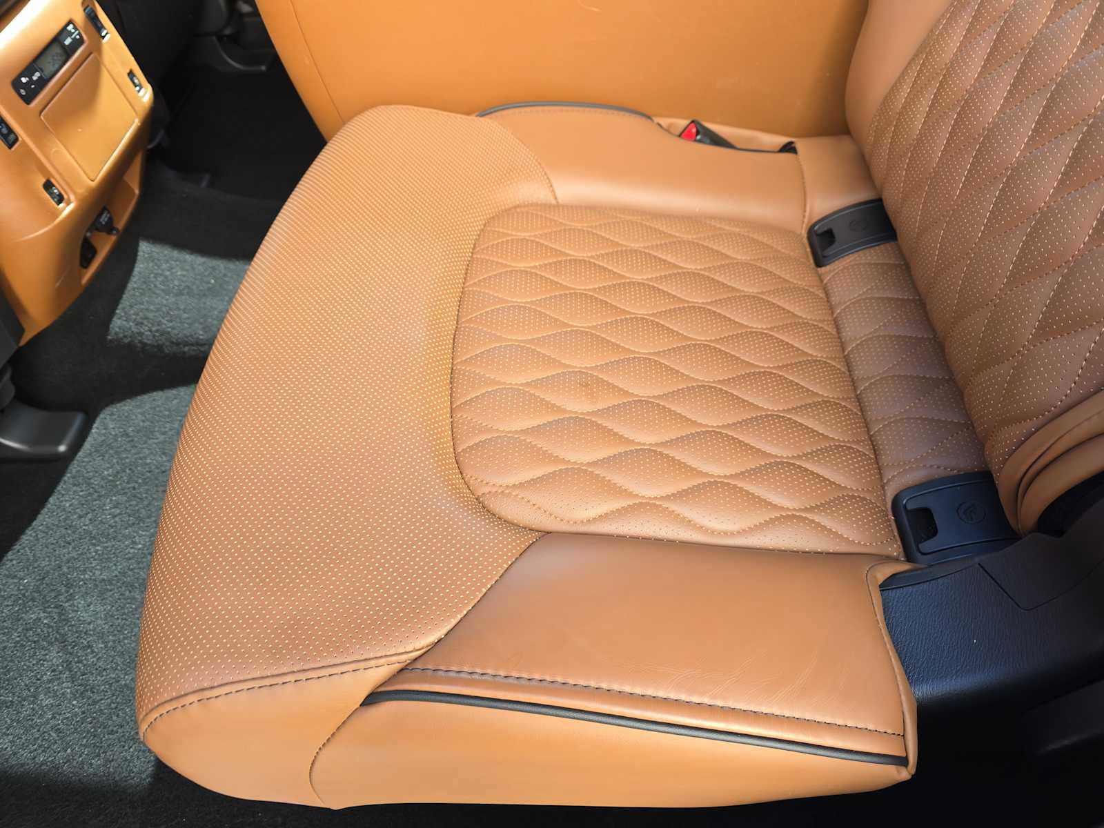 Used 2024 INFINITI QX80 Sensory w/ Cargo Package image 14