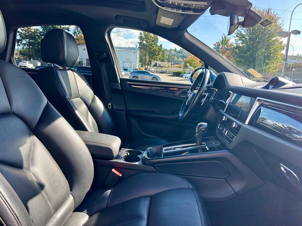 Used 2022 Porsche Macan AWD/4WD image 16