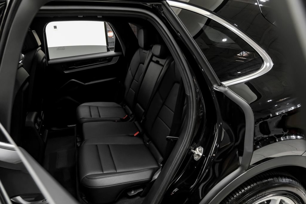 Used 2024 Porsche Cayenne AWD/4WD image 41