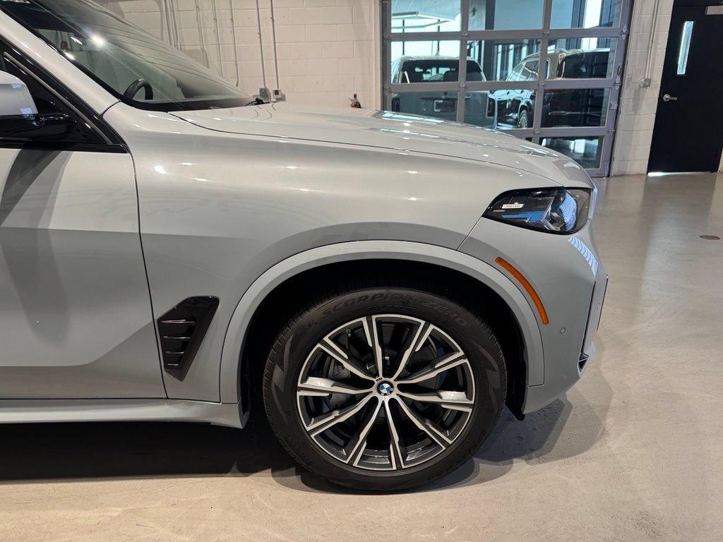 Used 2026 BMW X5 xDrive50e w/ M Sport Package AWD/4WD image 9