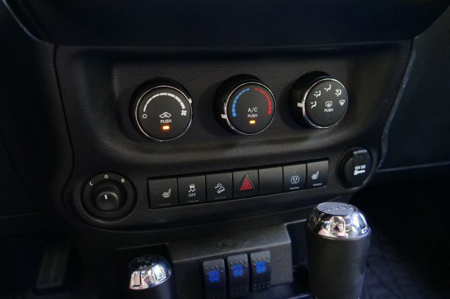 Used 2015 Jeep Wrangler Unlimited Sahara image 11