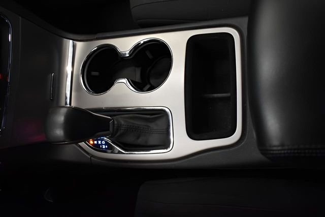 Used 2019 Jeep Grand Cherokee Laredo image 30