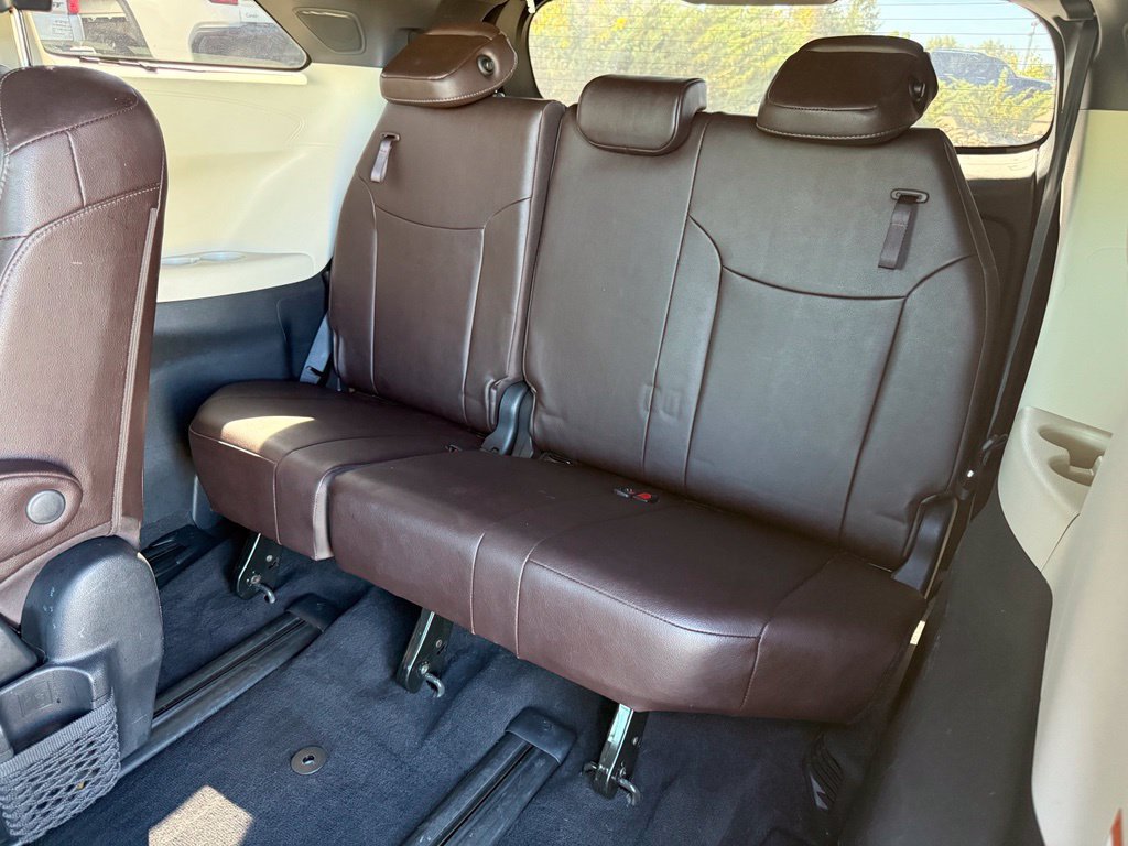 Used 2022 Toyota Sienna Platinum AWD/4WD image 26