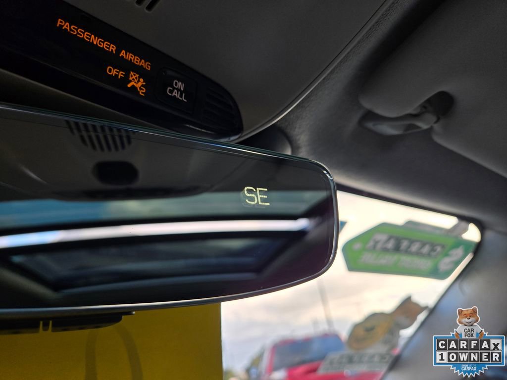 Used 2019 Volvo XC40 T4 Momentum image 37