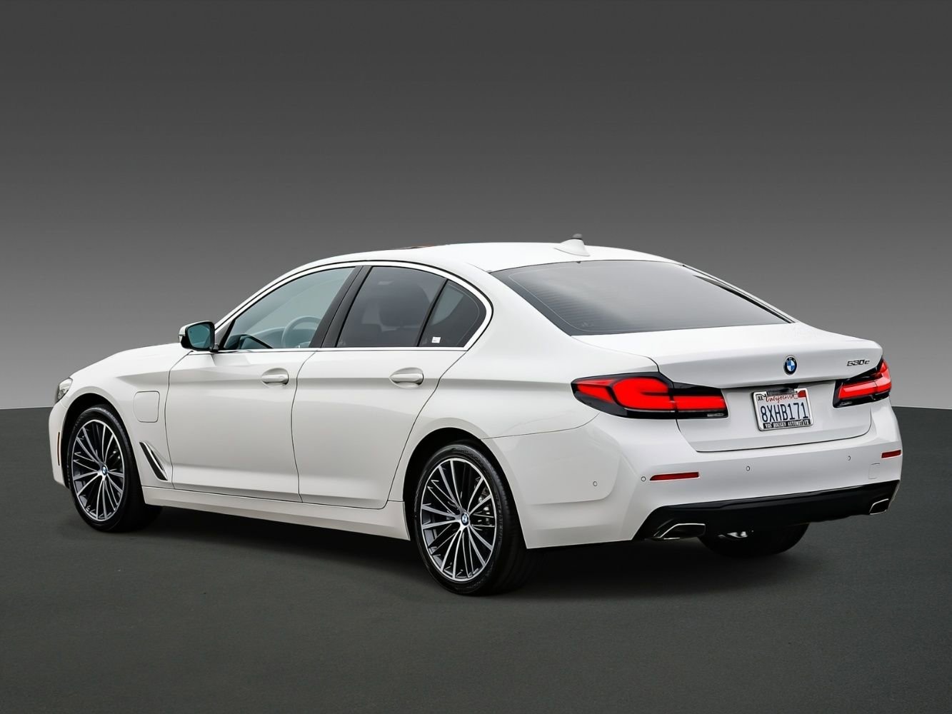 Used 2021 BMW 530e w/ Parking Assistance Package image 2