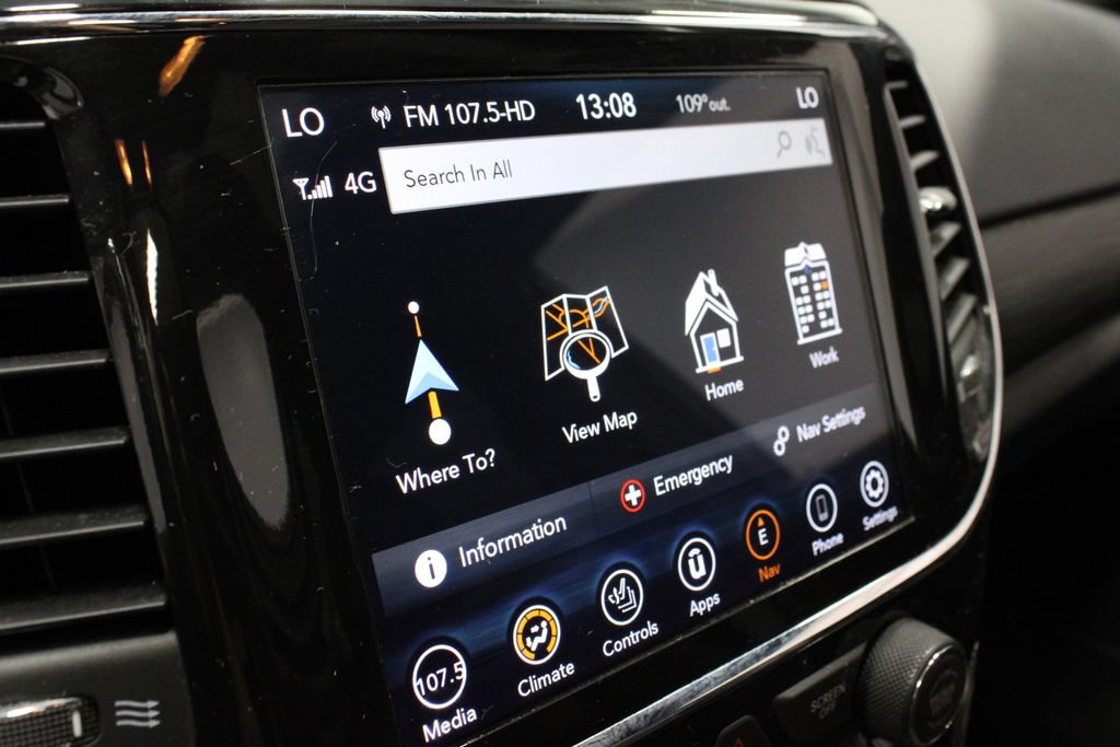 Used 2021 Jeep Grand Cherokee Laredo X AWD/4WD image 4