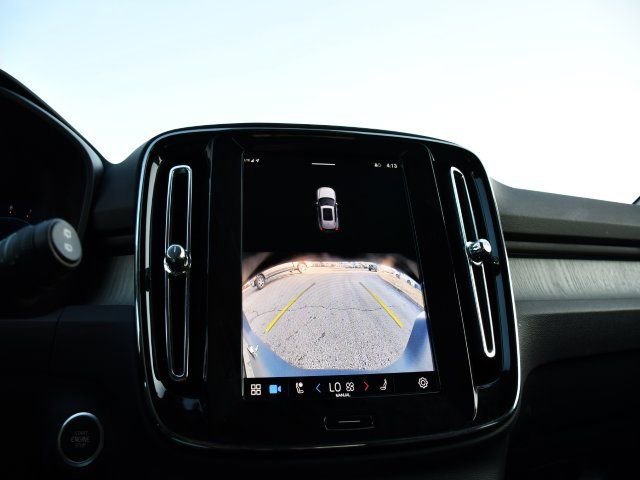 Certified 2025 Volvo XC40 B5 Core AWD/4WD image 12