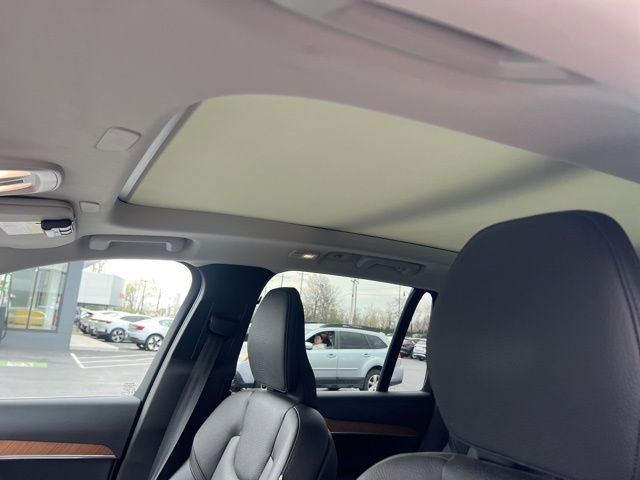 Used 2023 Volvo XC90 B5 Plus image 6