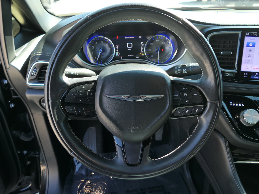 Certified 2022 Chrysler Pacifica Limited w/ Uconnect Theater Family Group AWD/4WD image 17