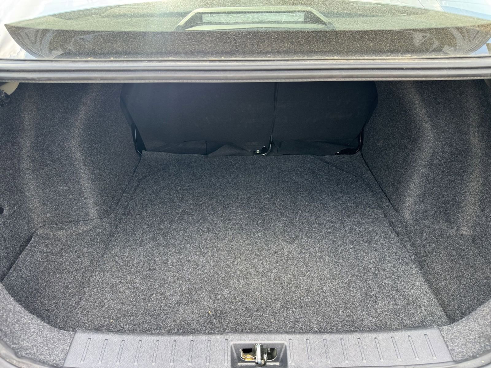 Used 2025 Nissan Versa SV image 27