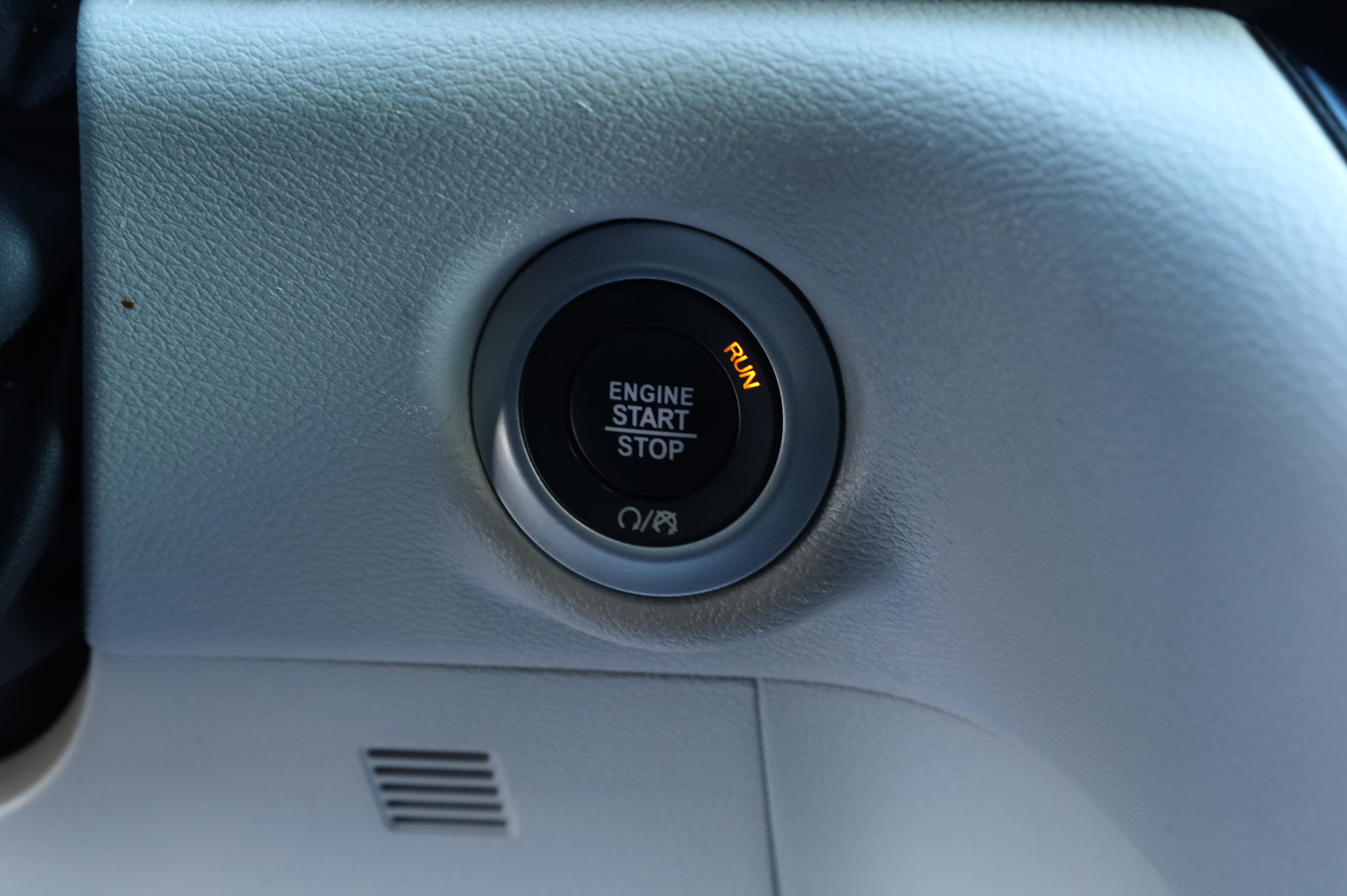 Used 2023 Chrysler Voyager LX image 28