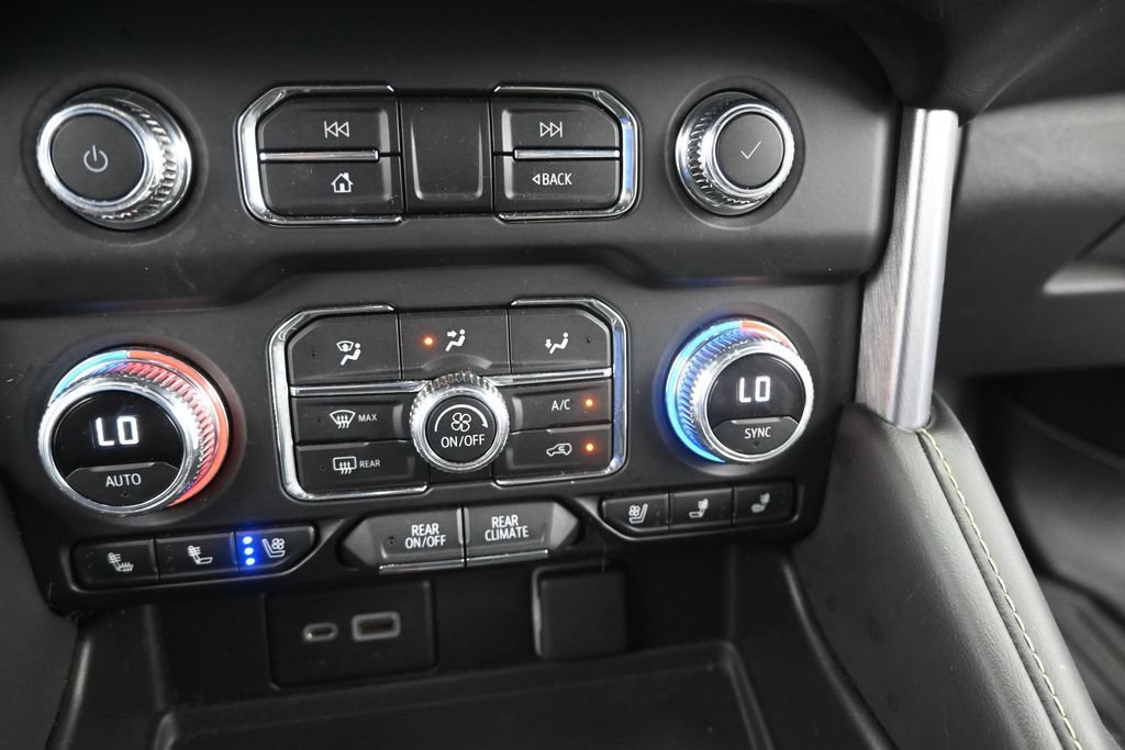 Used 2022 GMC Yukon SLT w/ SLT Premium Package AWD/4WD image 28