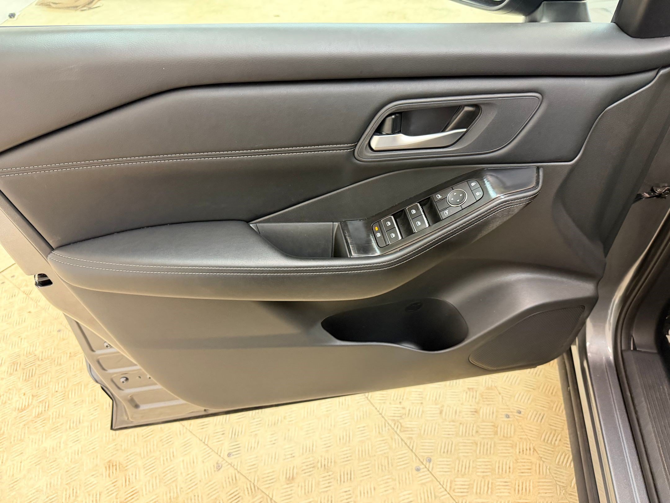 Used 2026 Nissan Rogue SL FWD image 13