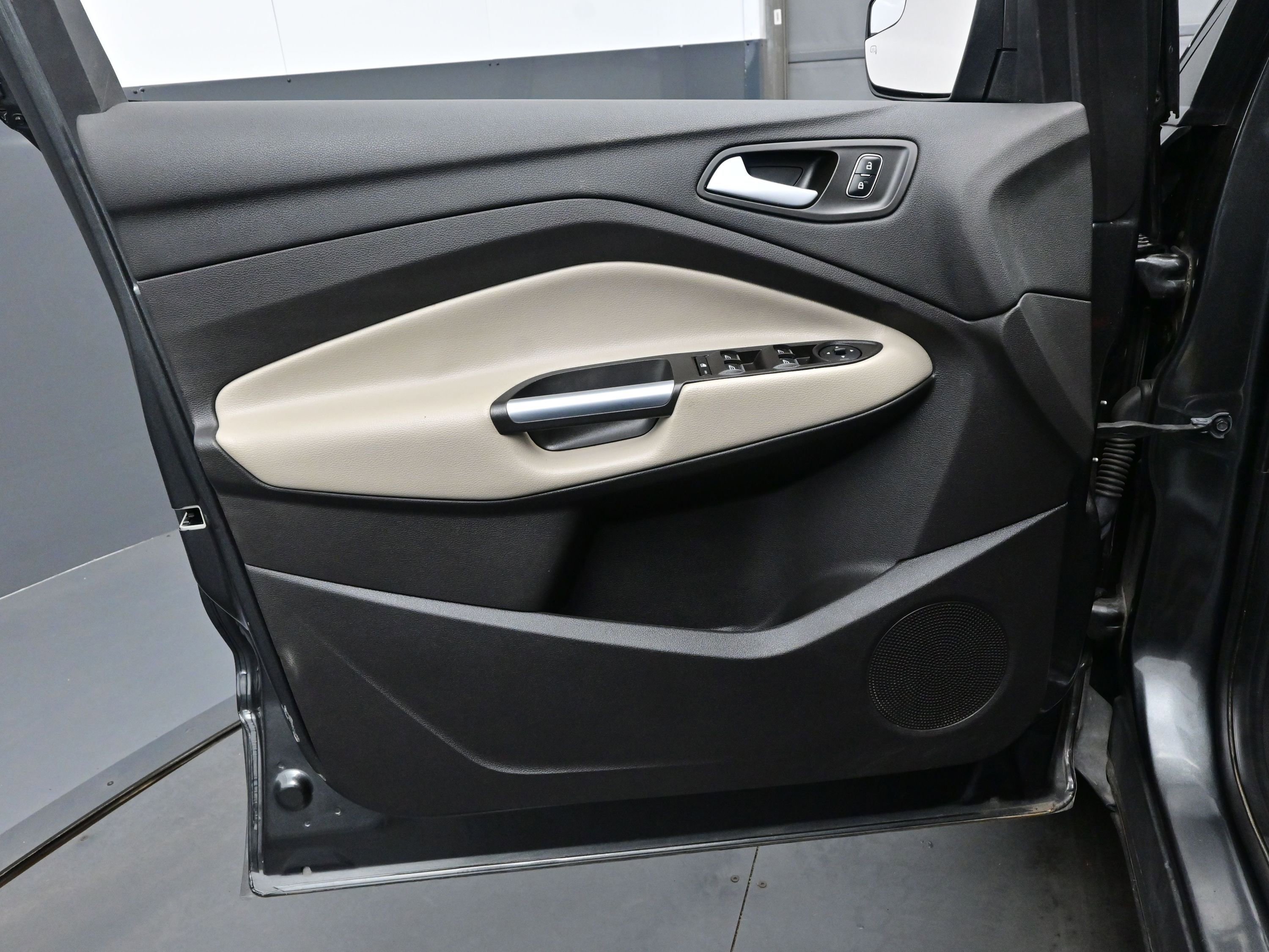 Used 2019 Ford Escape SEL image 9