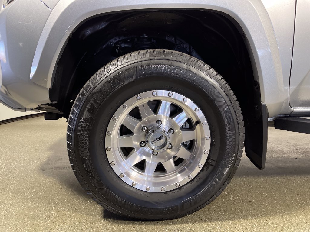 Used 2022 Toyota Tacoma TRD Sport w/ TRD Premium Sport Package RWD image 11