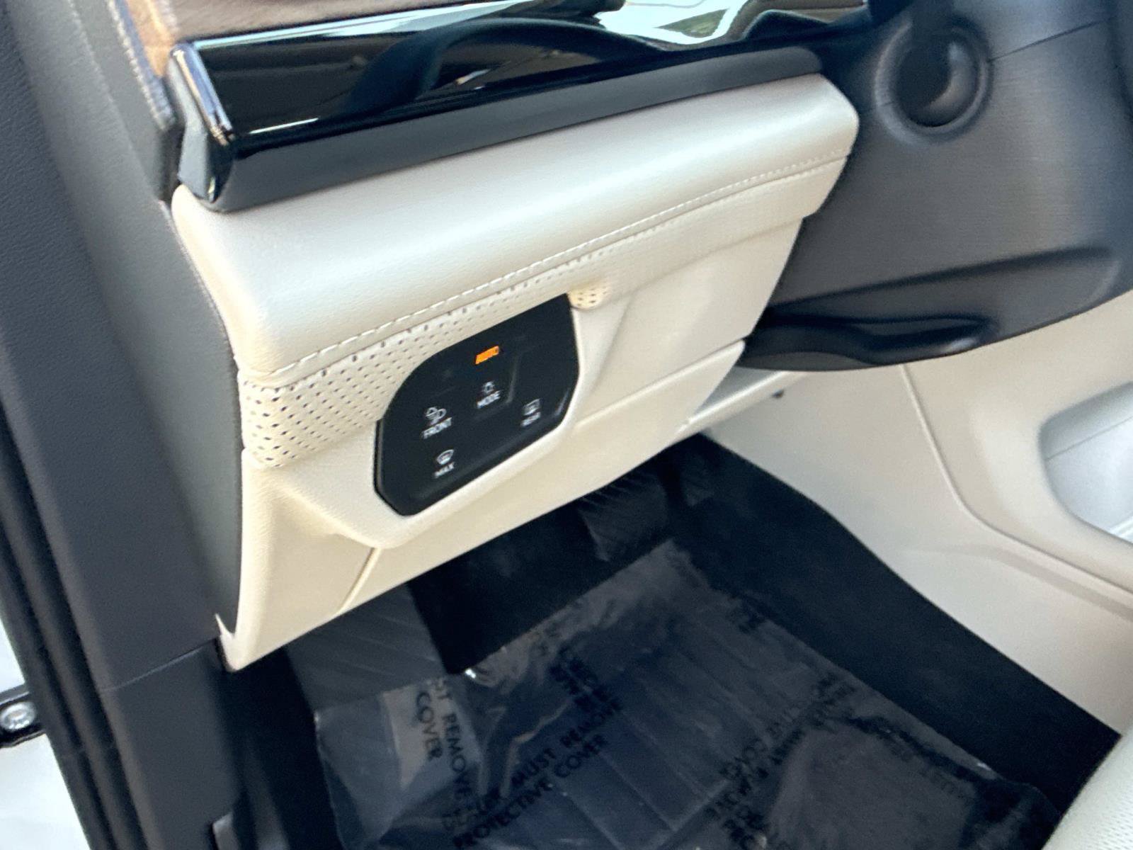Certified 2024 Volkswagen Atlas SE AWD/4WD image 22