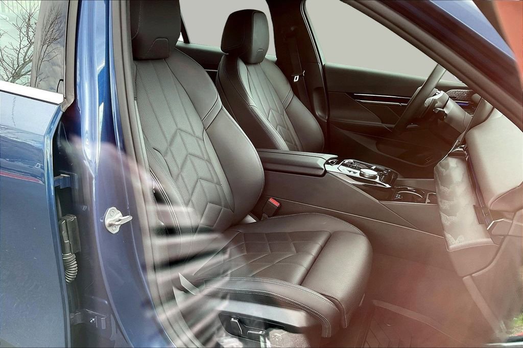 Used 2024 BMW 530i xDrive w/ Convenience Package AWD/4WD image 29