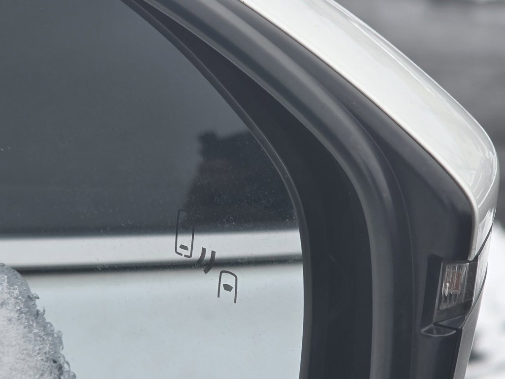 Used 2023 Toyota Crown Limited image 20