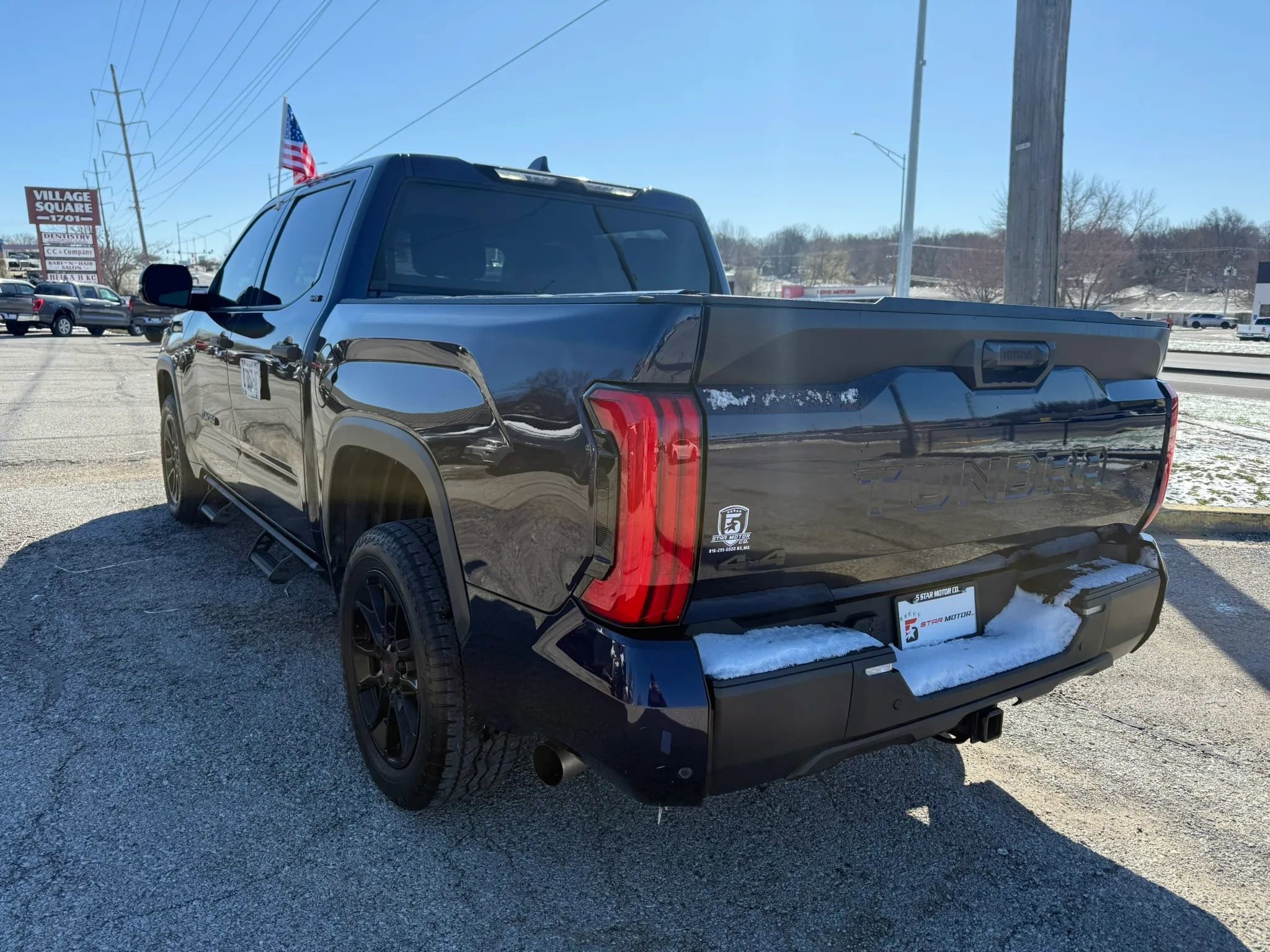 Used 2022 Toyota Tundra SR5 w/ SR5 Convenience Package image 6