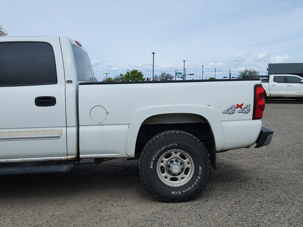 Used 2005 Chevrolet Silverado 2500 LS w/ Heavy-Duty Power Package image 9