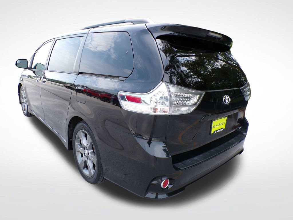 Used 2016 Toyota Sienna SE FWD image 4