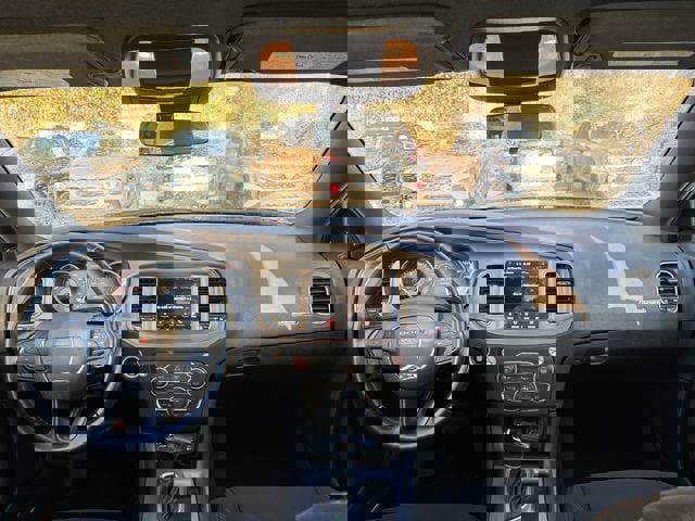 Used 2023 Dodge Charger SXT image 17