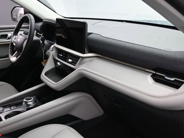 New 2026 Ford Explorer Active w/ Active Comfort Package image 30