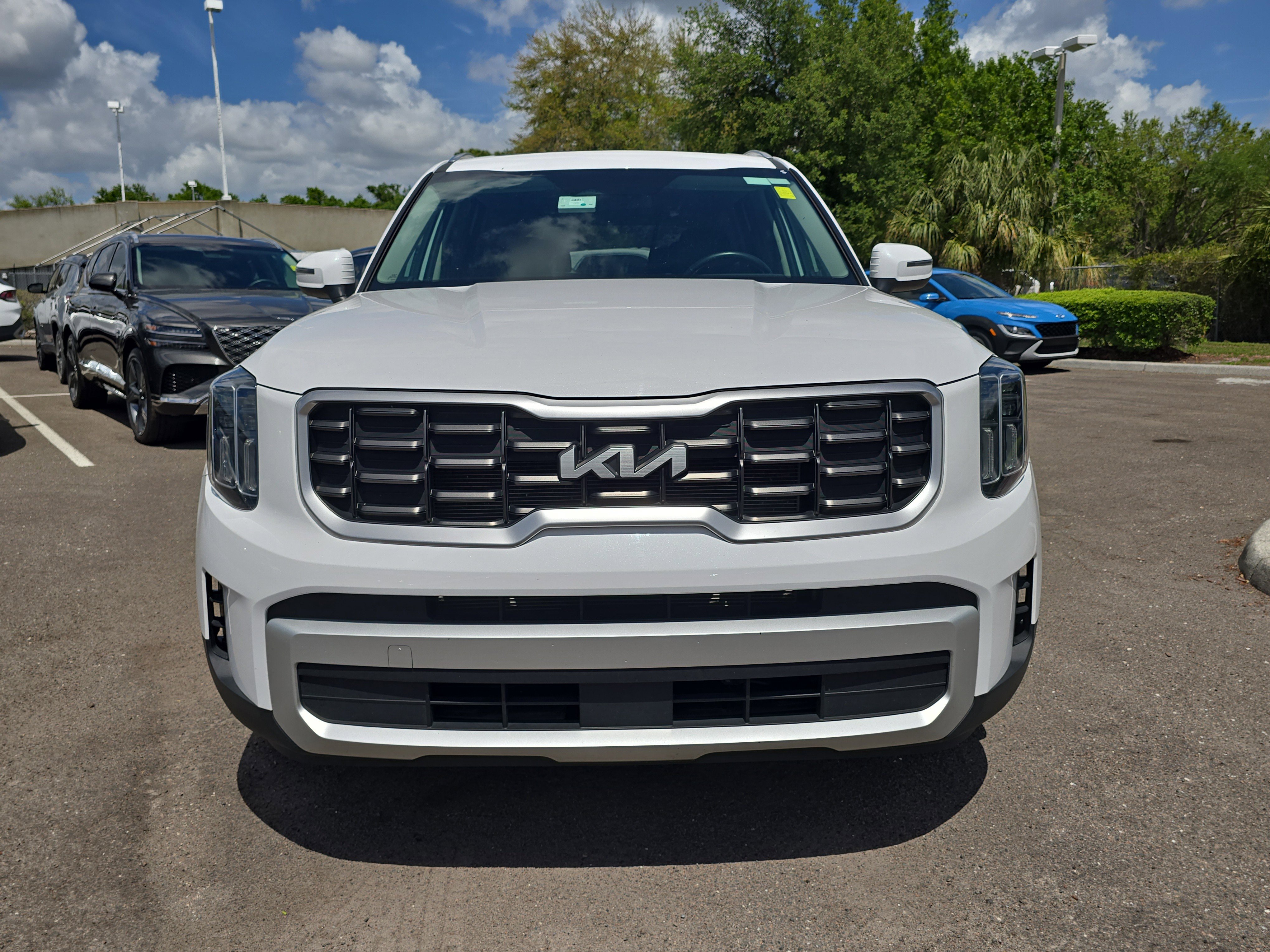 Certified 2025 Kia Telluride S FWD image 3