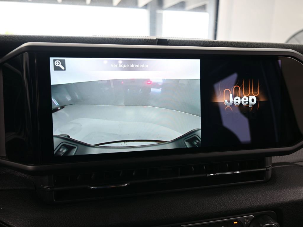 Used 2024 Jeep Gladiator Willys image 17