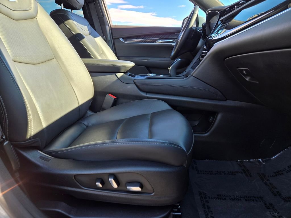 Used 2025 Cadillac XT6 Premium Luxury image 18