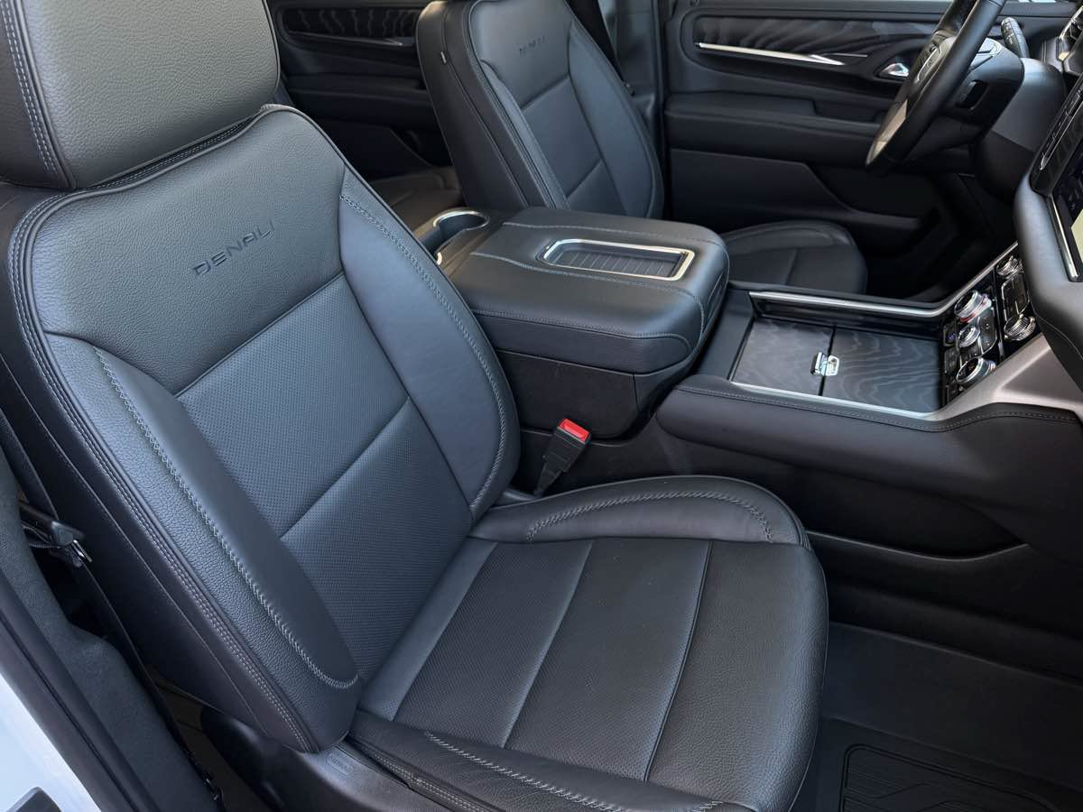Used 2023 GMC Yukon Denali AWD/4WD image 25