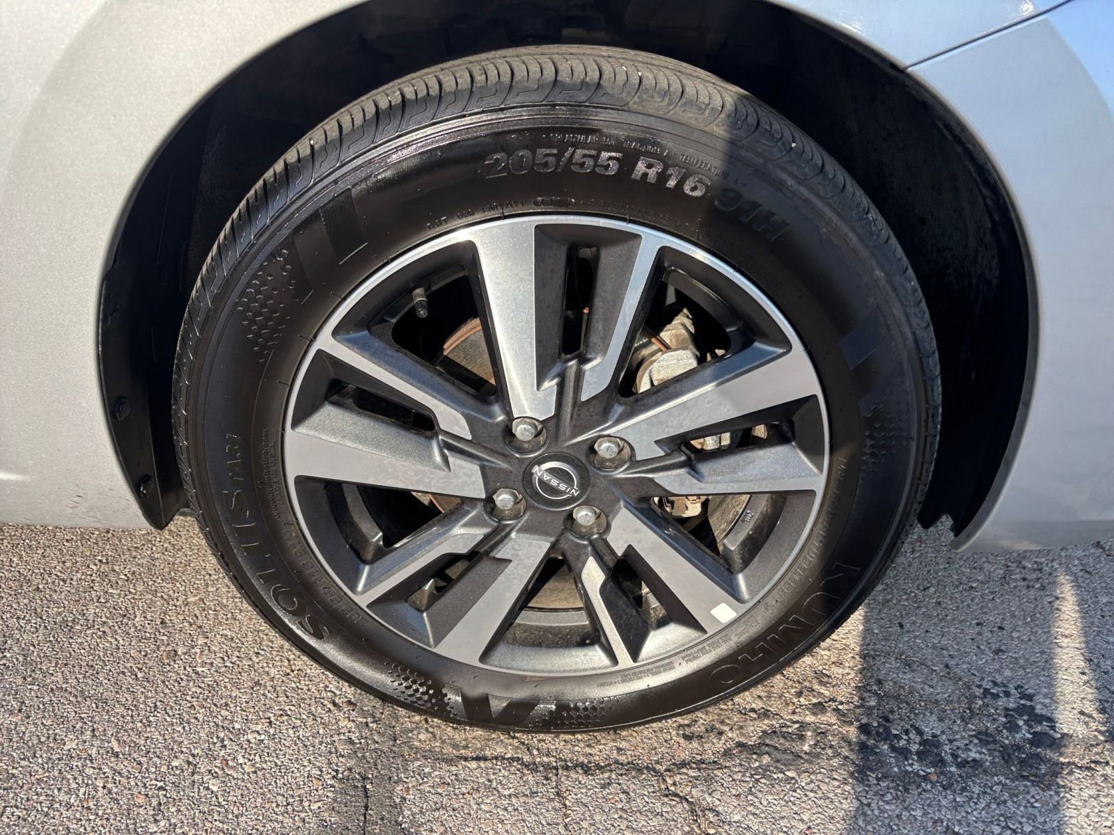 Used 2025 Nissan Versa SV image 28