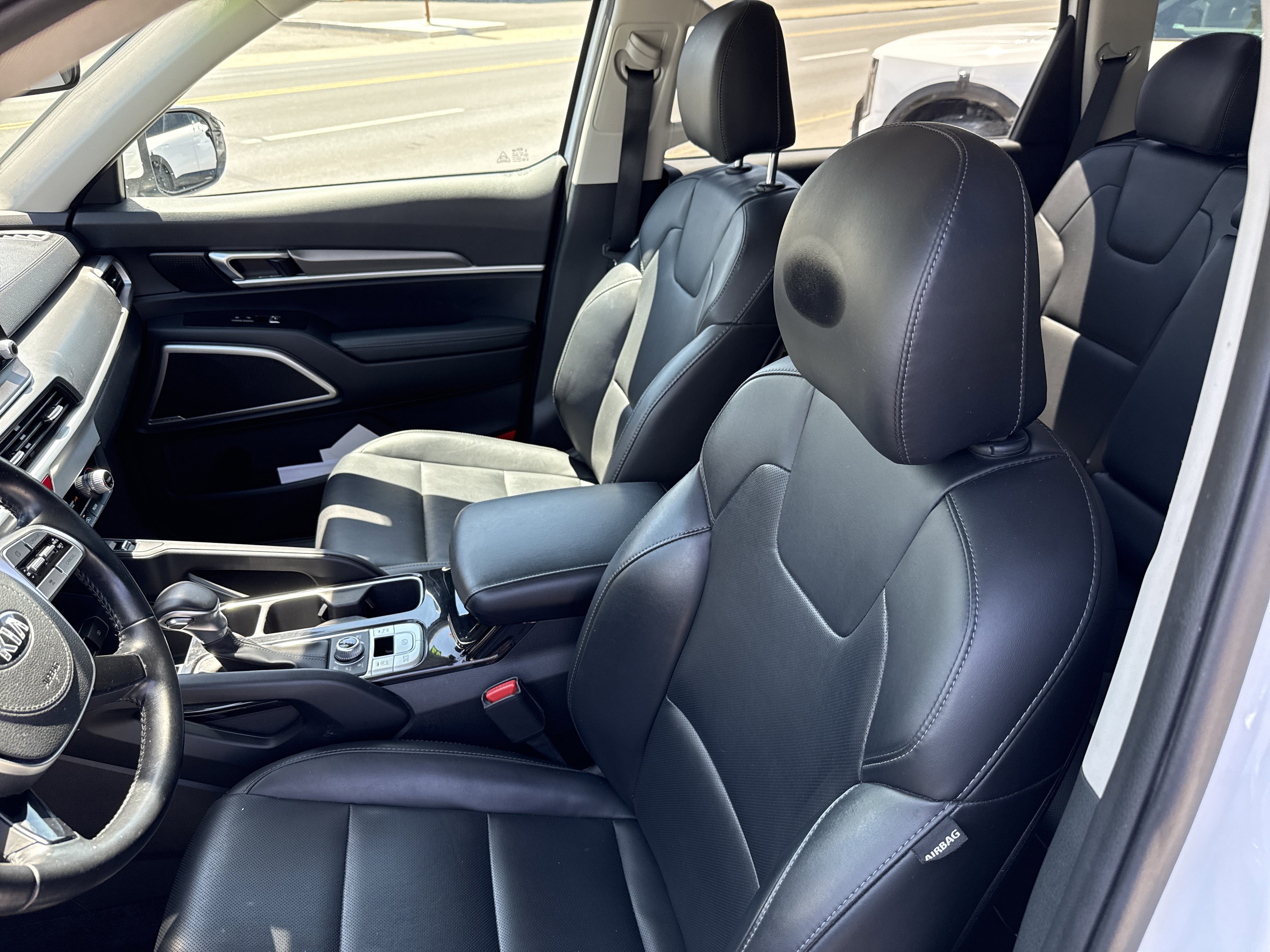 Used 2020 Kia Telluride S w/ S 8 Passenger Seating Package AWD/4WD image 12