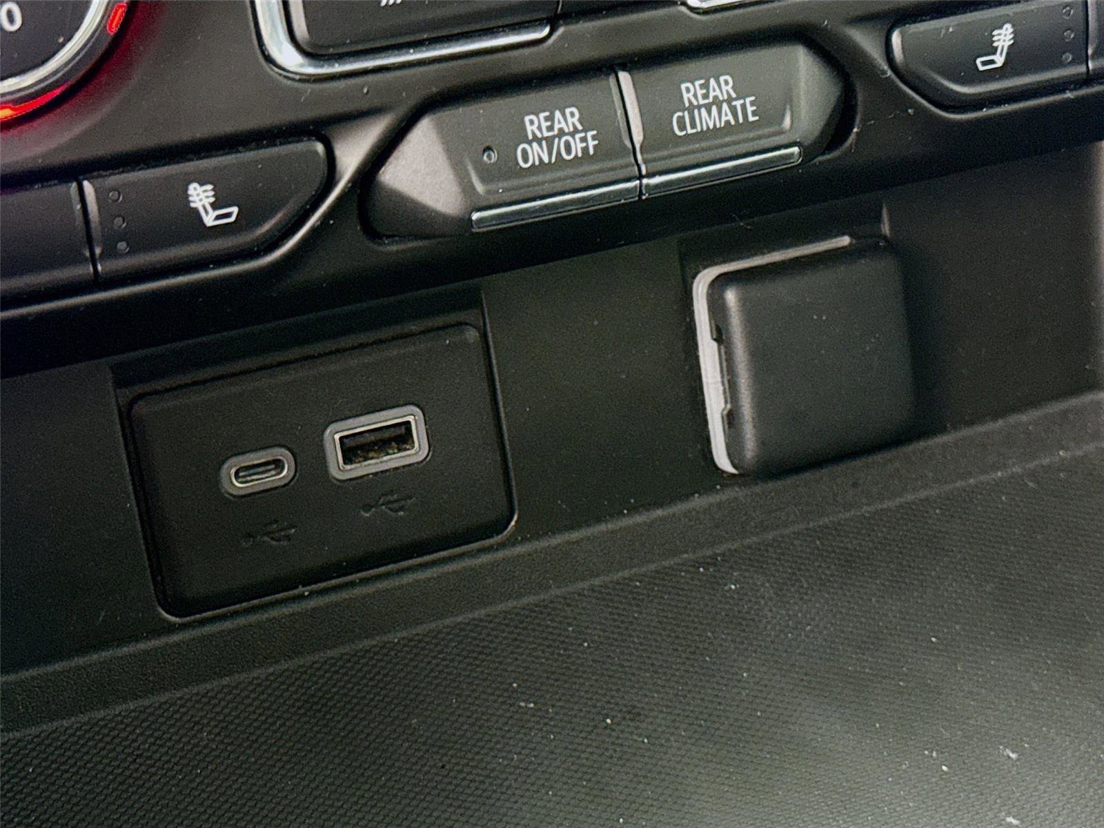 Used 2022 Chevrolet Tahoe LT w/ Luxury Package image 19