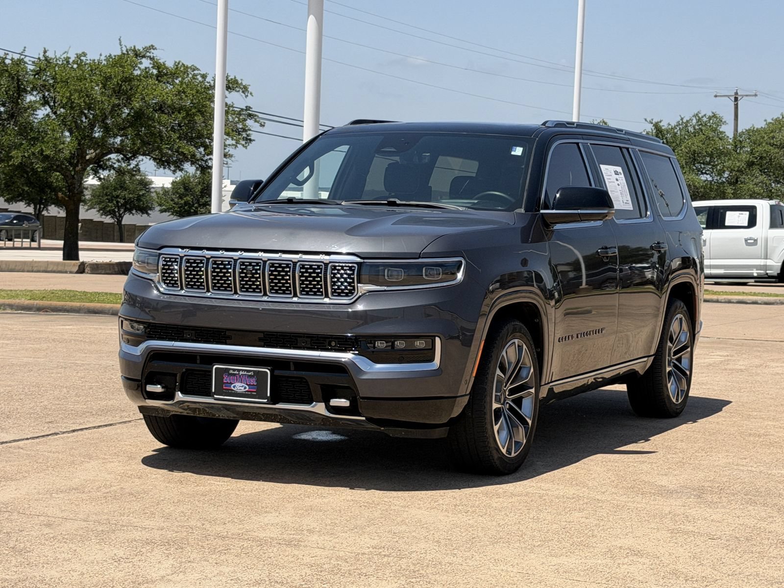 Used 2024 Jeep Grand Wagoneer Series III w/ Rear Seat Video Group 1 AWD/4WD image 8