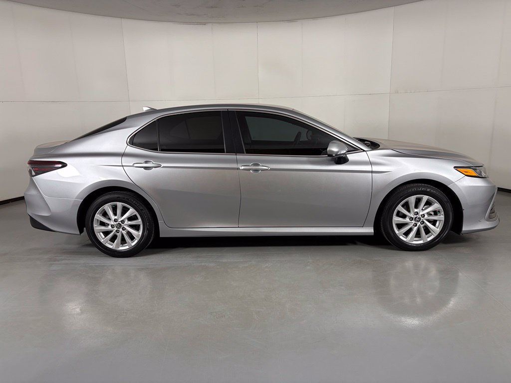 Used 2024 Toyota Camry LE FWD image 9