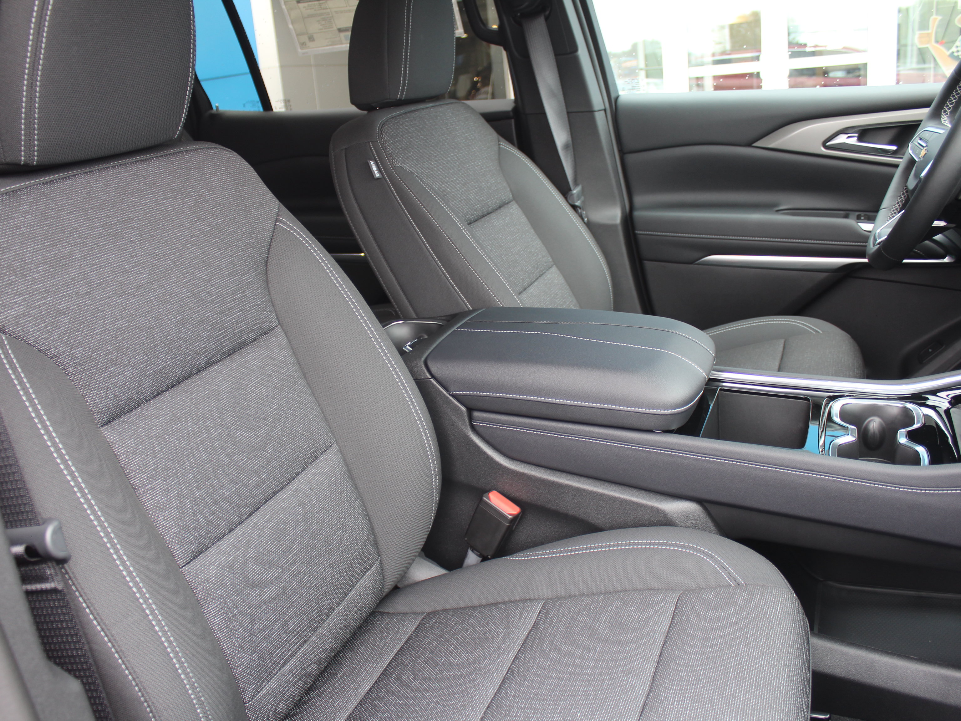 New 2027 Chevrolet Traverse LT FWD image 15
