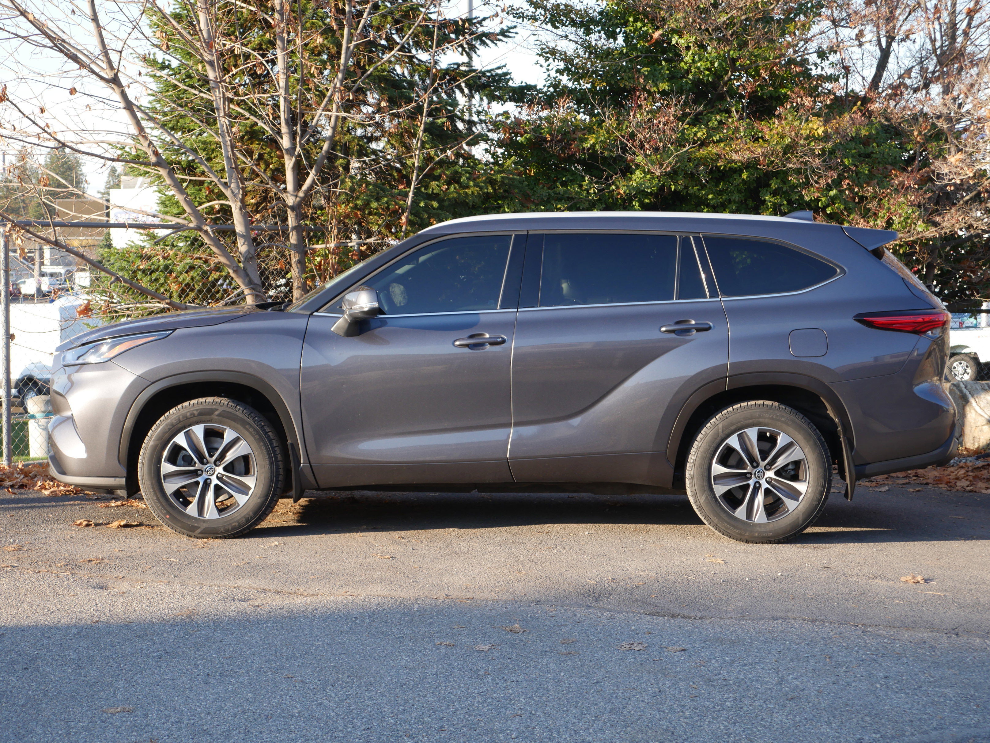 Used 2022 Toyota Highlander XLE image 17