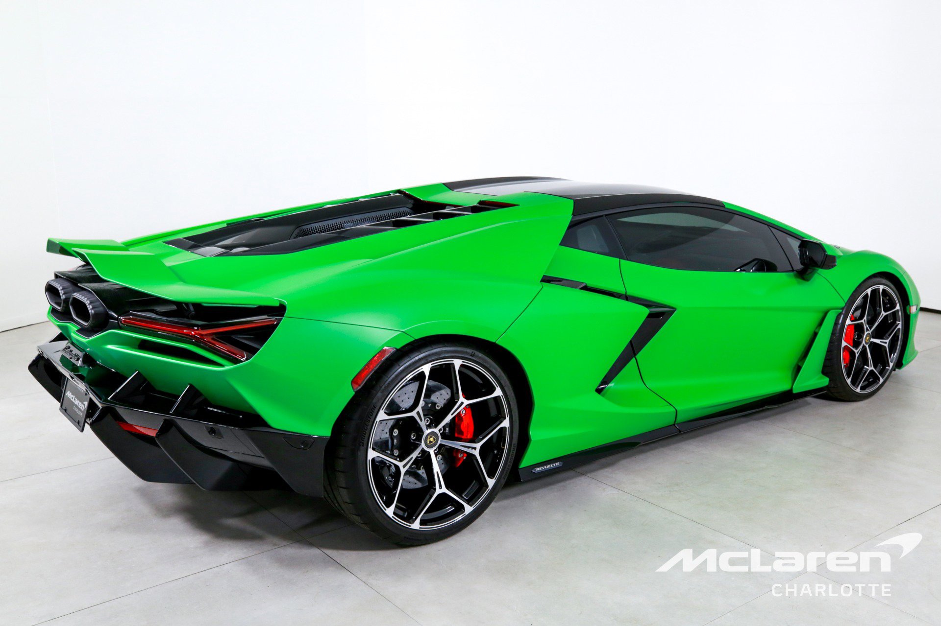 Used 2024 Lamborghini Revuelto image 9