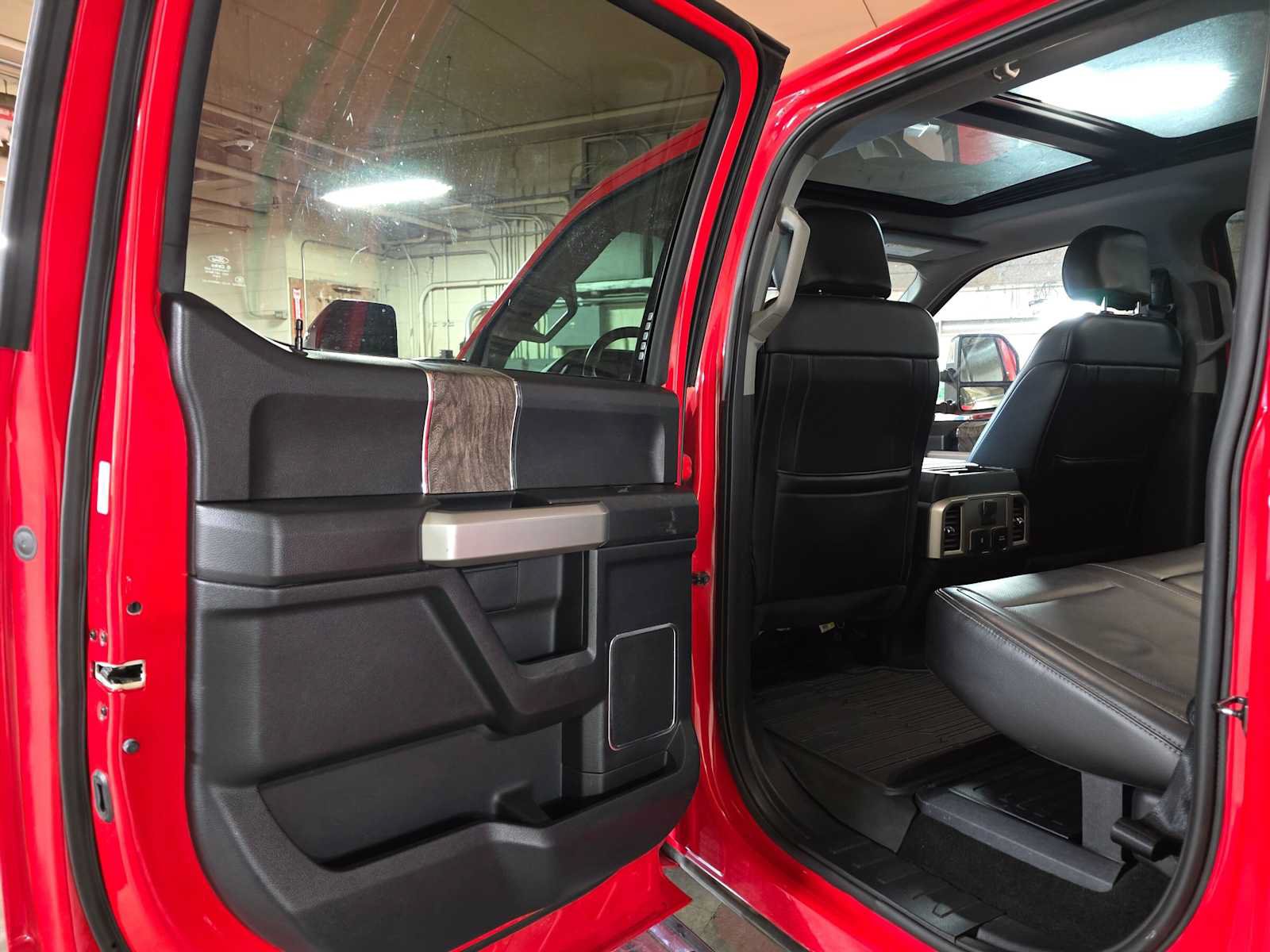 Used 2018 Ford F350 Lariat w/ Lariat Ultimate Package AWD/4WD image 14