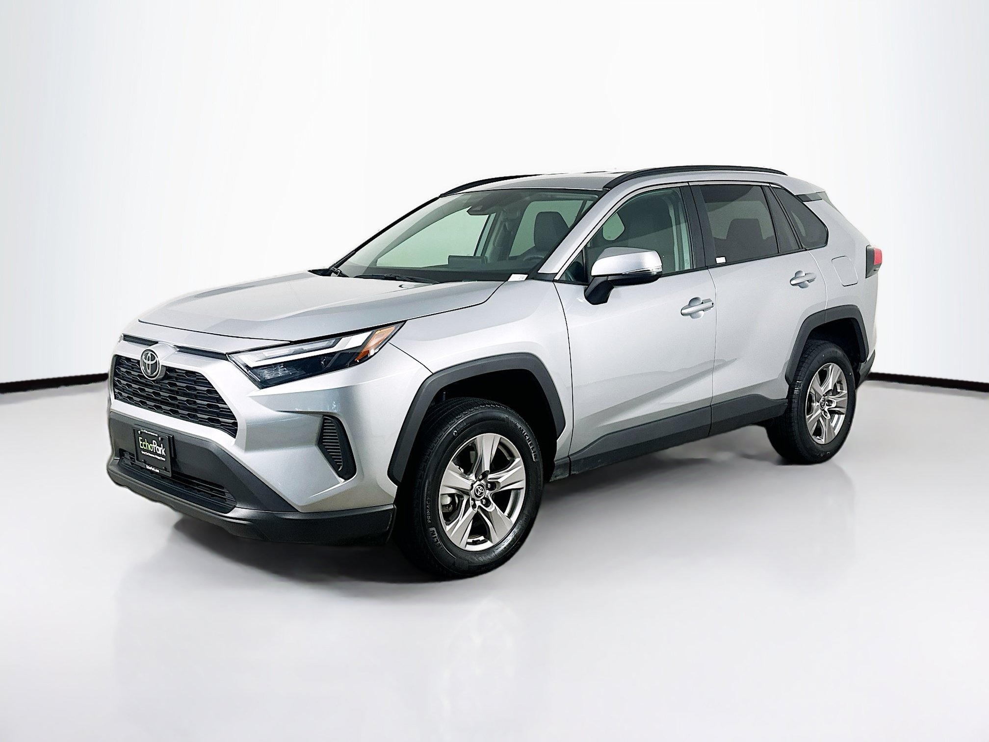 Used 2025 Toyota RAV4 XLE FWD image 3