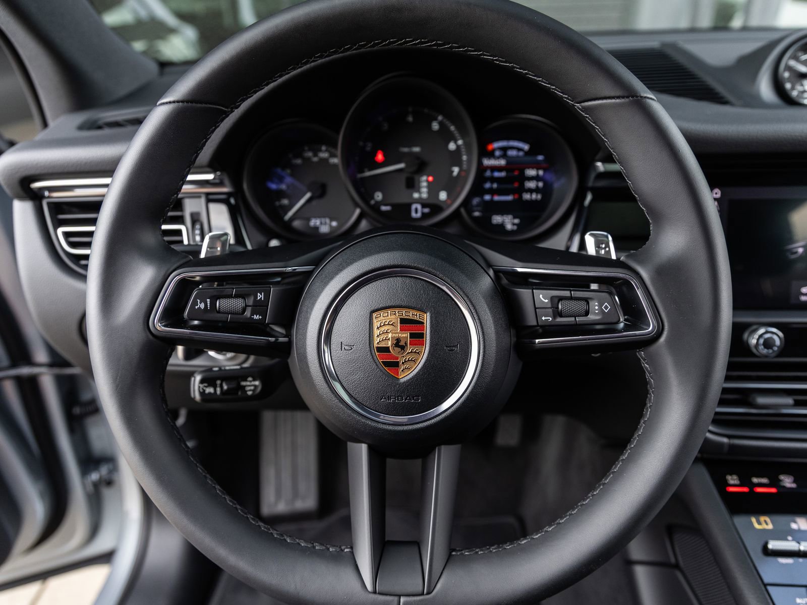 Used 2026 Porsche Macan image 29