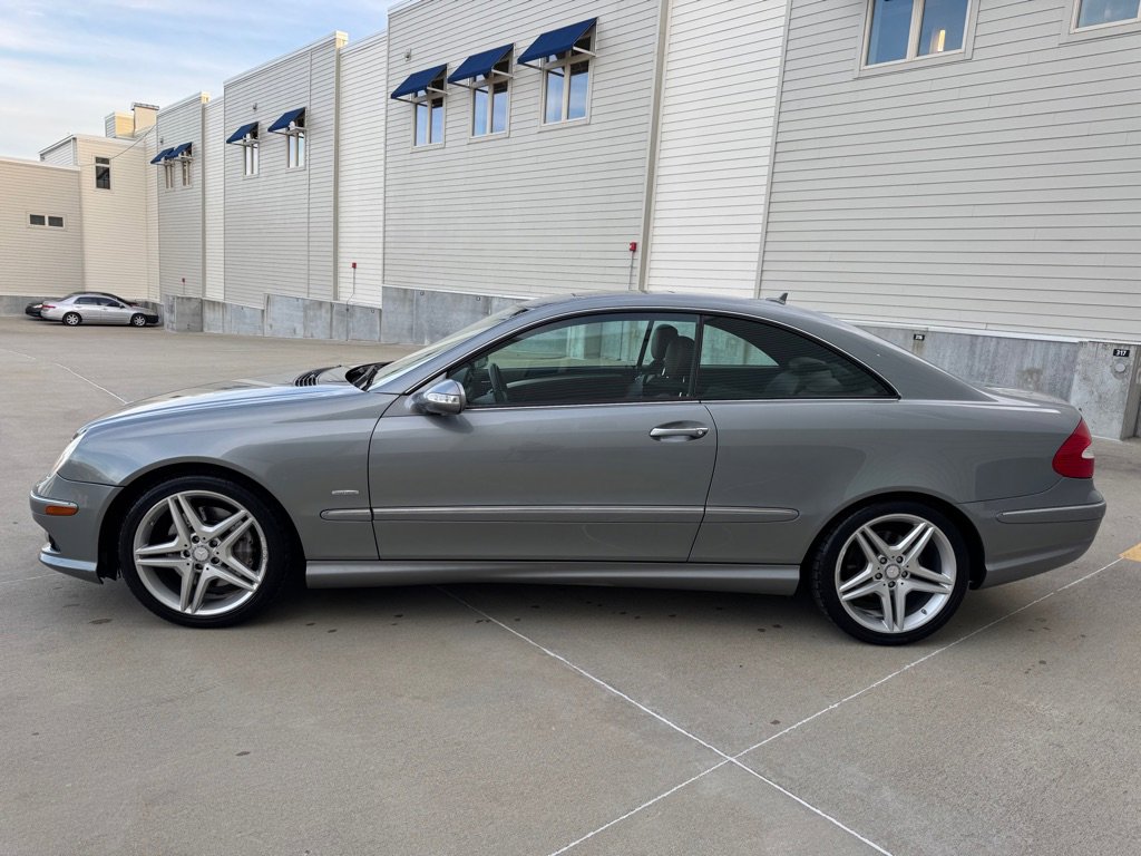 Used 2009 Mercedes-Benz CLK 350 Coupe image 6