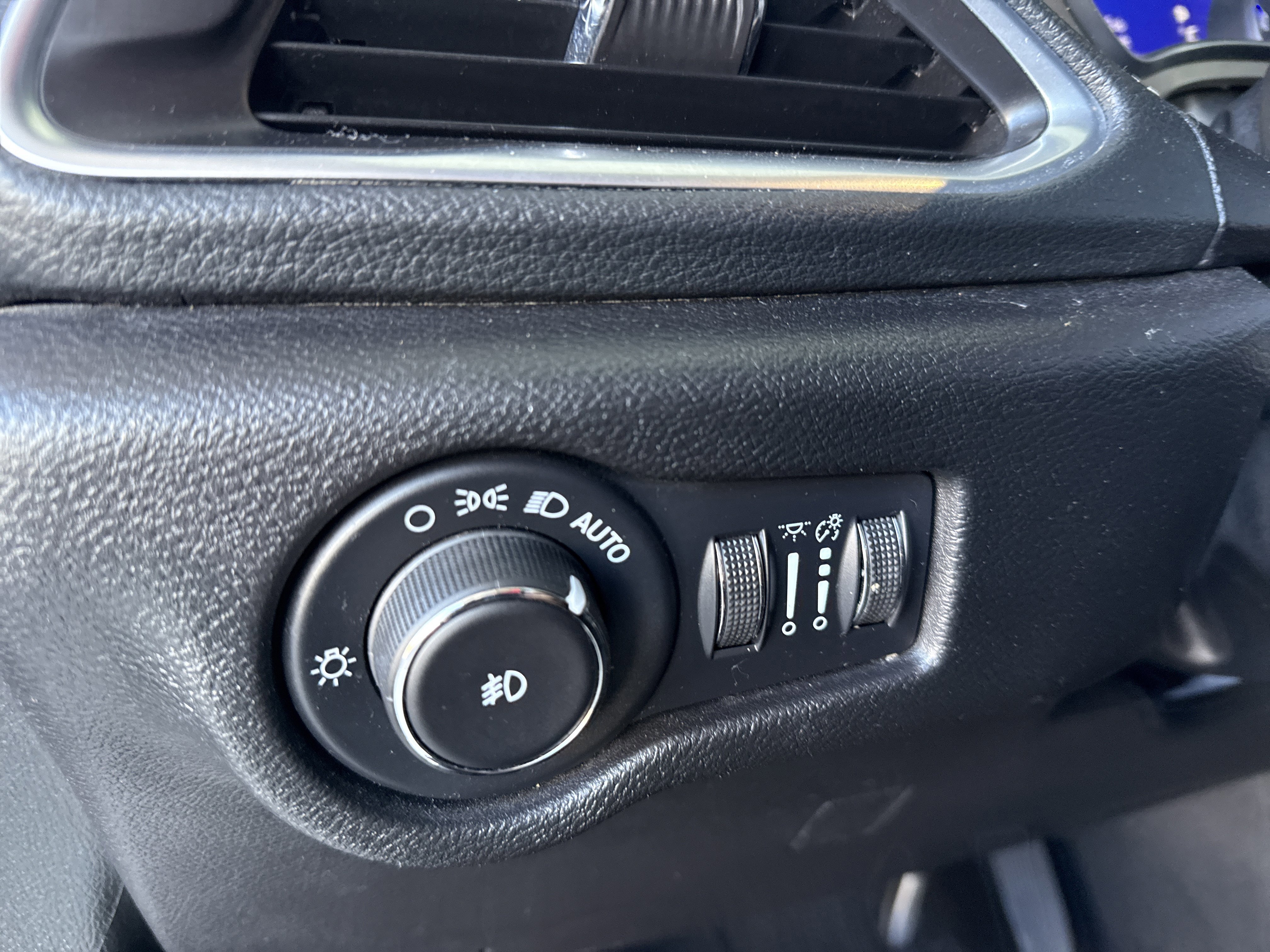 Used 2021 Chrysler Pacifica Limited w/ S Appearance Package image 28