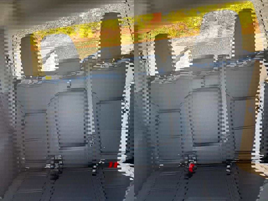 New 2026 GMC Sierra 3500 SLT w/ SLT Convenience Package image 17